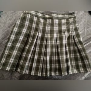 Woman’s Sim & Sam Plaid Midi Skirt in Olive Green and White